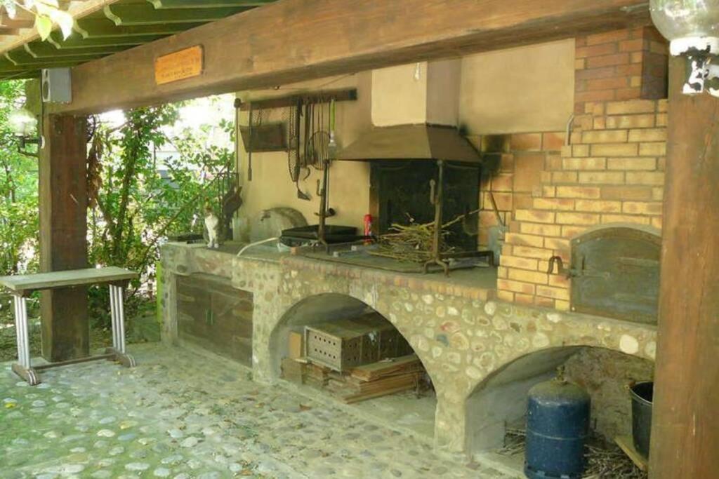 Cave Atelier Dans Ancien Domaine Viticole Daire Moux Dış mekan fotoğraf